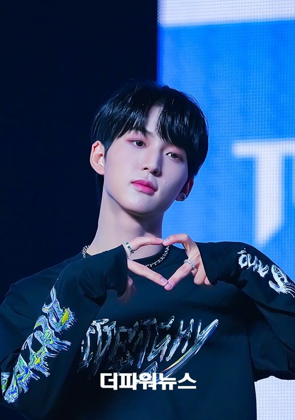 TNX 은휘, 미니앨범 'Love Never Dies' 쇼케이스
