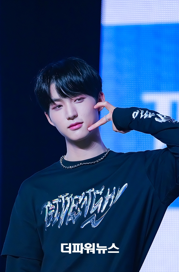 TNX 은휘, 미니앨범 'Love Never Dies' 쇼케이스
