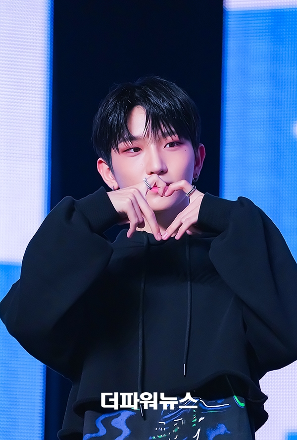 TNX 오성준, 미니앨범 'Love Never Dies' 쇼케이스