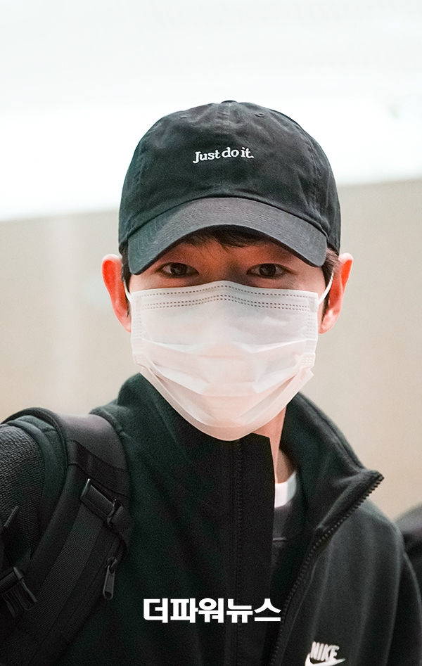 송중기, 인천국제공항 출국