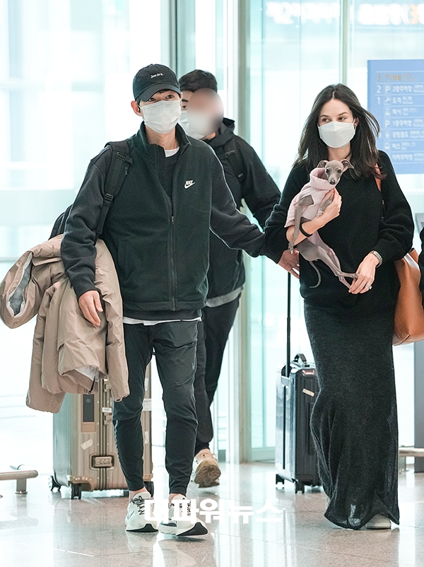 송중기-케이티, 인천국제공항 출국