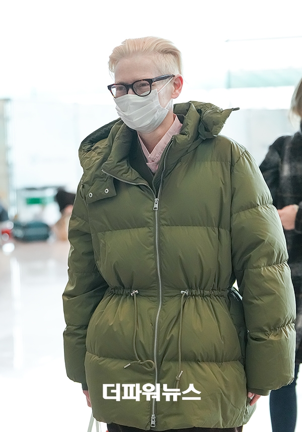 틸타 스윈튼, 인천국제공항 출국