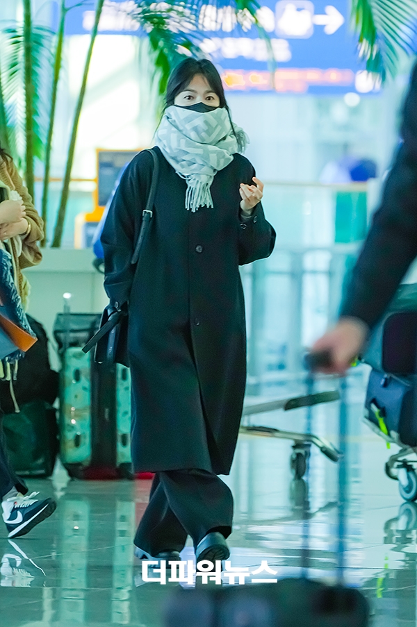 송혜교, 인천국제공항 출국