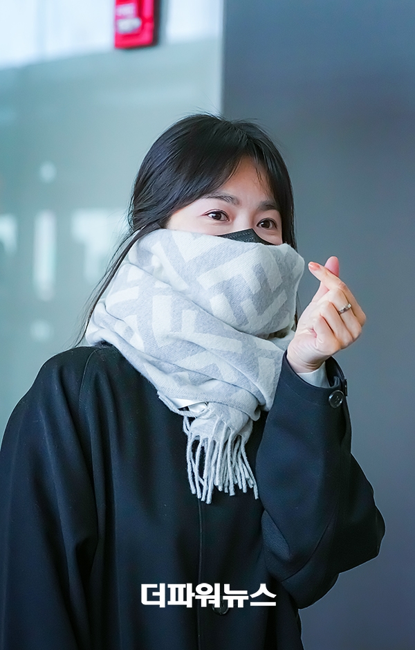 송혜교, 인천국제공항 출국