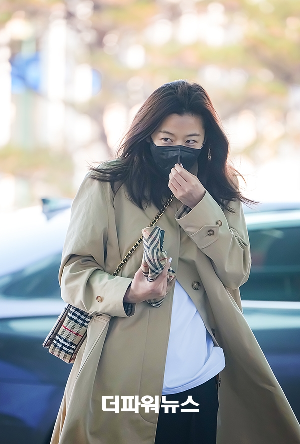 전지현, 인천국제공항 출국