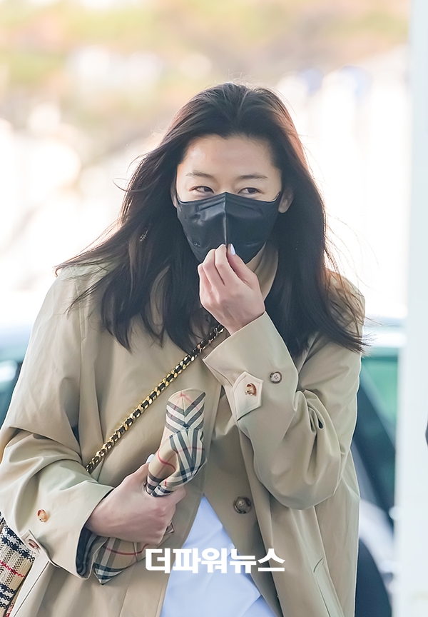 전지현, 인천국제공항 출국