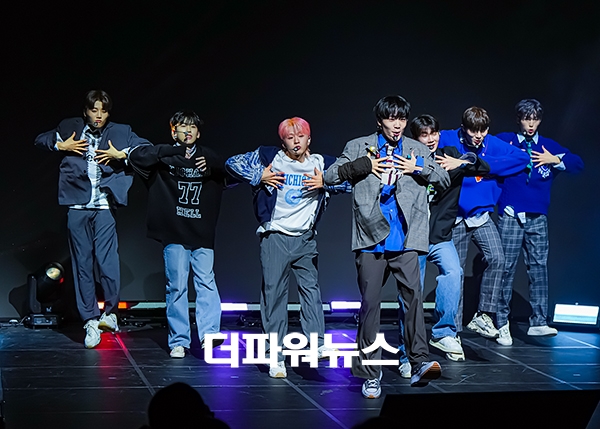 하우 데뷔 쇼케이스 무대