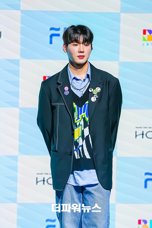 하우 민용, 데뷔 쇼케이스