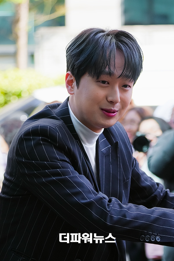 이찬원, KBS 방송국 출근길