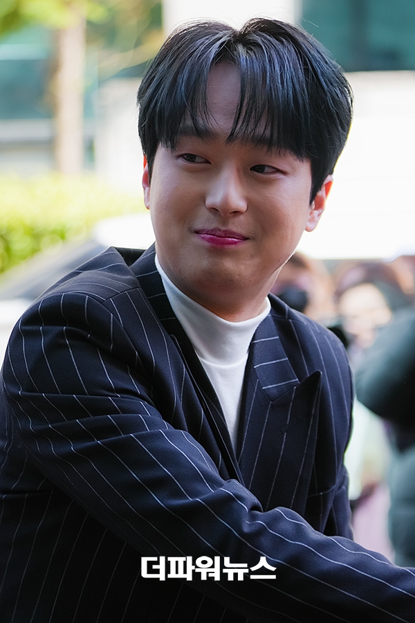 이찬원, KBS 방송국 출근길