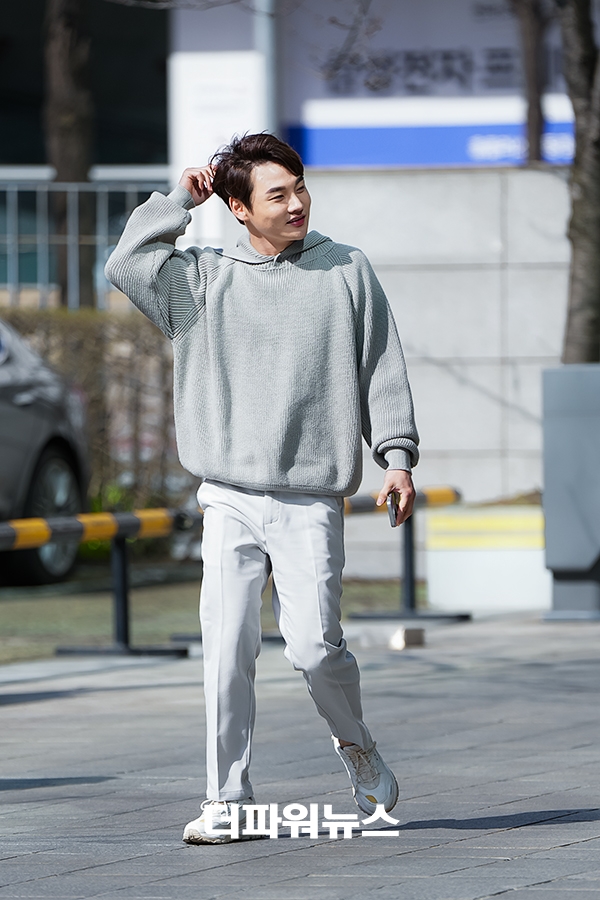 박서진, SBS 방송국 출근길