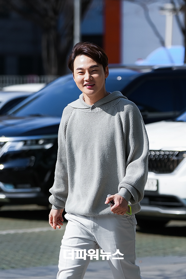 박서진, SBS 방송국 출근길