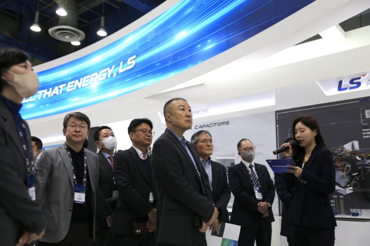 구자은 LS 회장, ‘인터배터리 2023’ 참관..."배터리와 EV 사업 역량 결집해야"