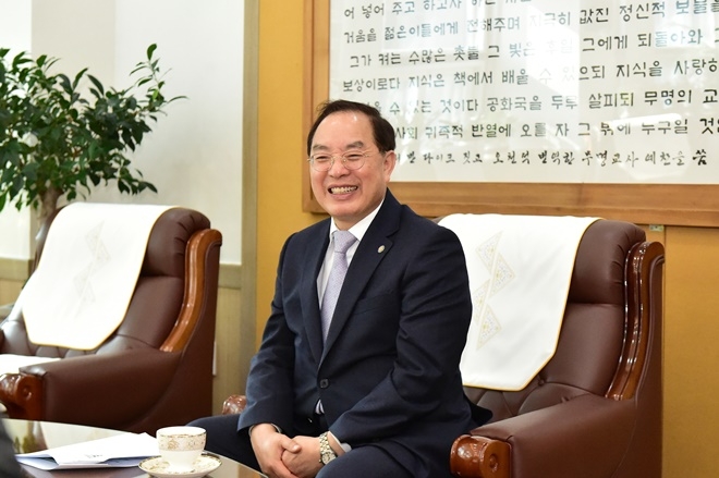 하윤수 부산교육감.(사진제공=부산교육청)