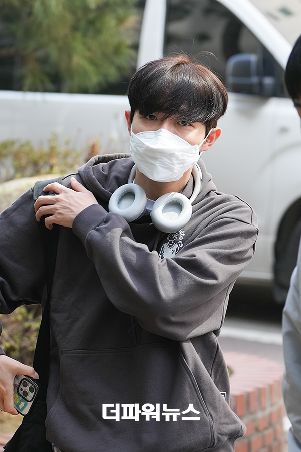 김재환, 더시즌즈 출근길