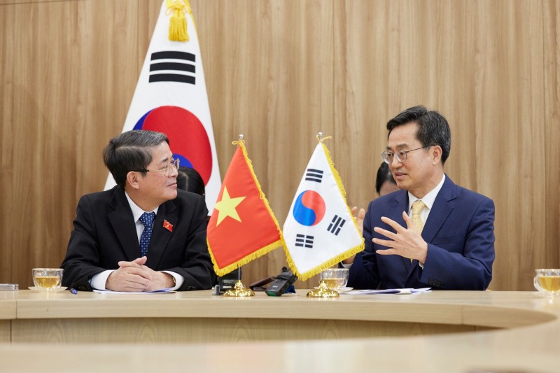 도청을 방문한 응우옌 득 하이 베트남 국회부의장과 면담을 진행하고 있다.