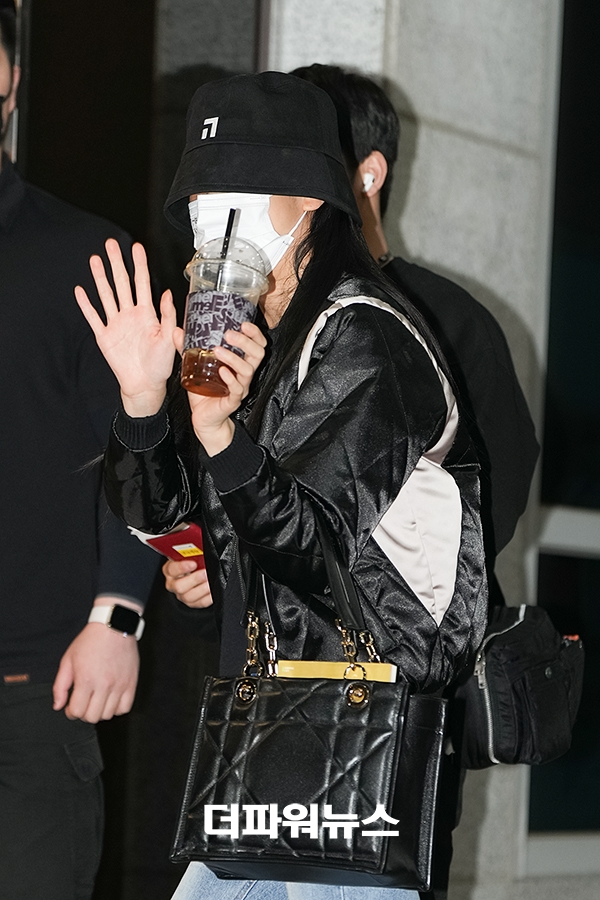블랙핑크 지수, 김포국제공항 출국