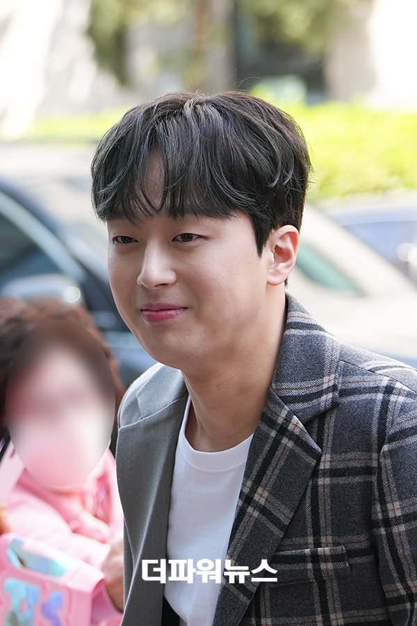 이찬원, KBS 방송국 출근길