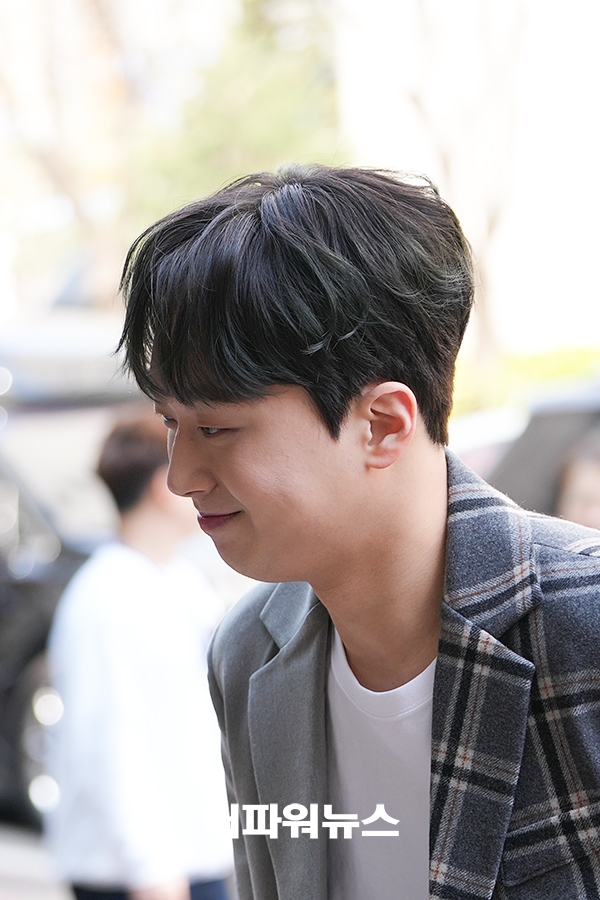 이찬원, KBS 방송국 출근길
