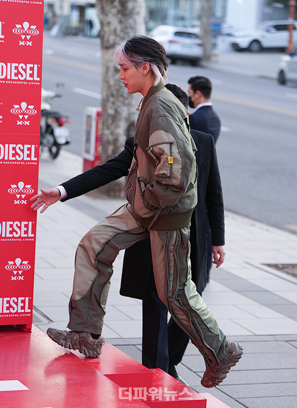 뱀뱀,포토월행사