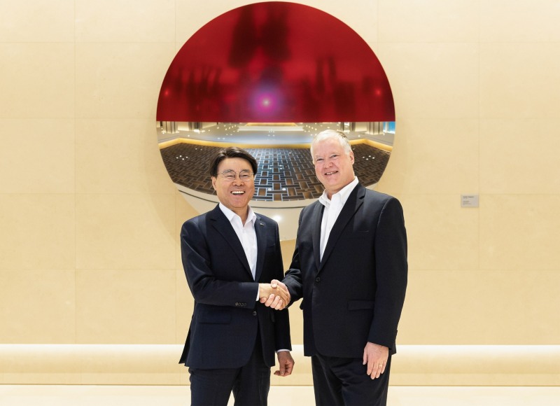 지난 12일 최정우 포스코그룹 회장과 스티븐 비건 고문이 대치동 포스코센터에서 환담을 나누고 글로벌 현안과 전략을 논의했다.(사진=포스코그룹)