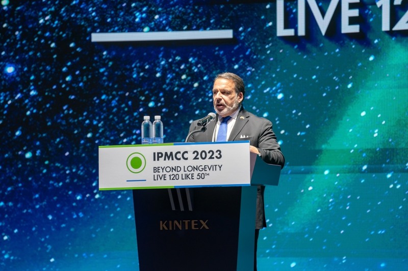 2023 국제정밀의료센터 컨퍼런스(IPMCC)에서 주제 발표중인 로버트 하리리((Robert Hariri) 박사