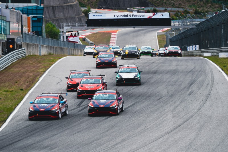 '현대 N 페스티벌' '아반떼 N컵'에 운영되는 '아반떼 N 레이스카'.(사진=현대자동차)