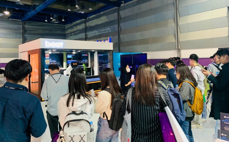 [생활경제 이슈] AI 로봇커피 비트, ‘AWS 서밋 서울’에서 AI 기술 시연  外