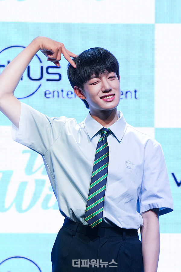 더윈드타나톤,데뷔앨범'Beginning:TheWindPage'발매쇼케이스