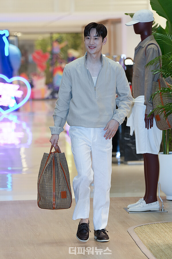 이제훈,포토월행사