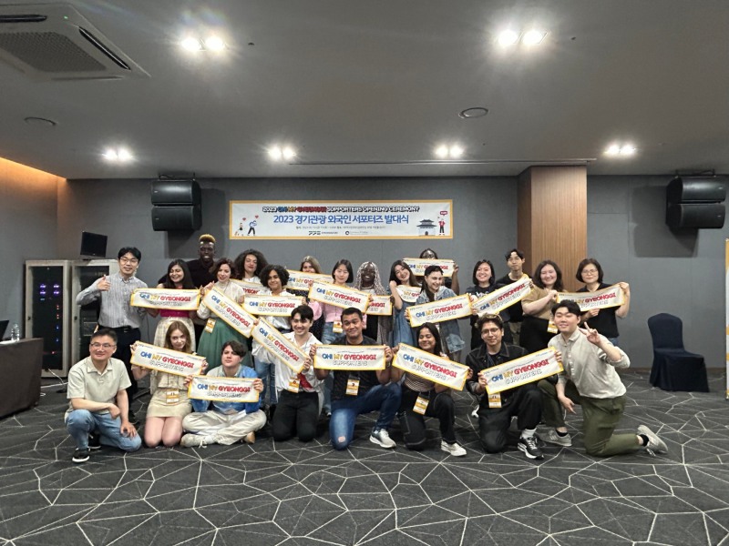 발대식 후 참석인사들이 기념촬영을 하고있다.