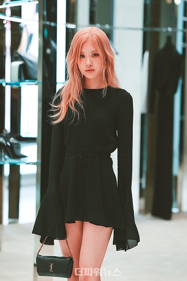 블랙핑크로제,포토월행사