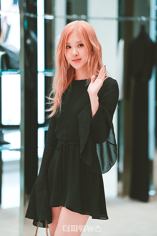 블랙핑크로제,포토월행사