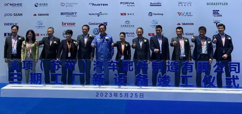 (오른쪽 여섯번째부터) 포스코차이나 송용삼 대표법인장, 쿤산시 이휘(李晖) 상무위원, 중국통합가공센터 김봉철 법인장.(사진=포스코)