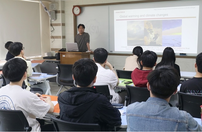 POSTECH 박규영 교수 강연모습.(제공=한국과학영재학교)