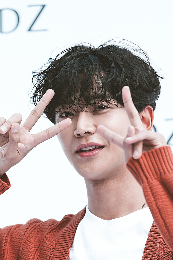 로운,포토월행사