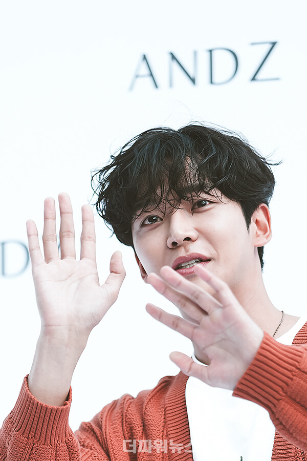 로운,포토월행사