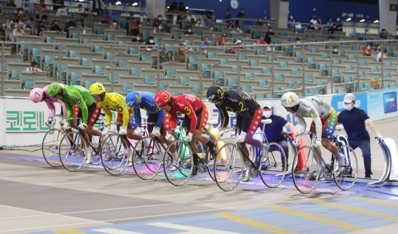 지난해 왕중왕전 결승전 출전 선수들이 경주를 출발하고 있다. (사진=국민체육진흥공단)
