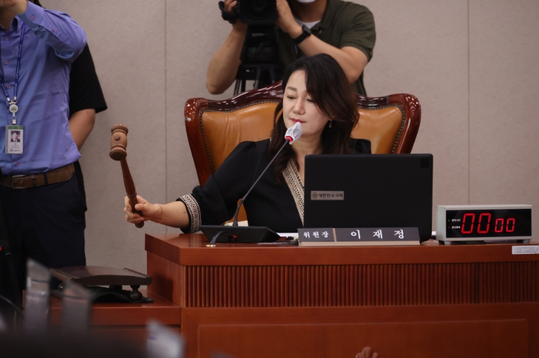 사진=연합뉴스 (국회 산업통상자원중소벤처기업위원회 전체회의에서 이재정 위원장이 회의를 주재하고 있다. 2023.7.5)