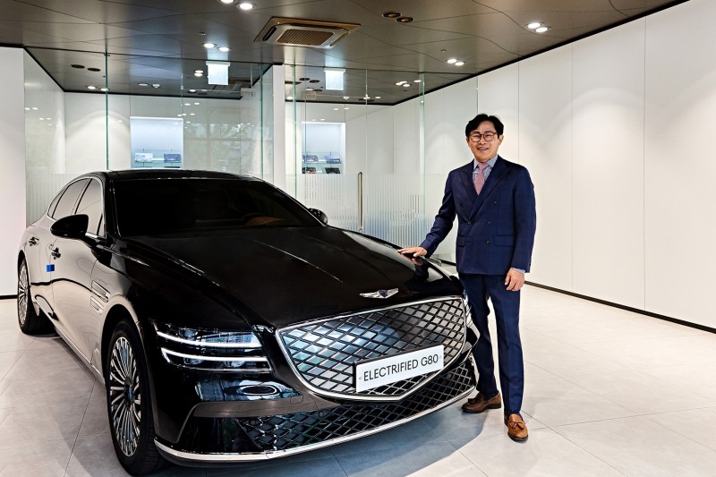 누적 판매 7000대를 달성한 현대차 최진성 영업이사.(사진=현대자동차)