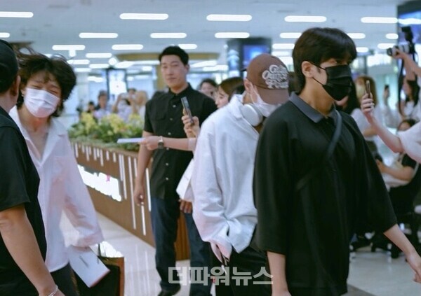 아이콘,김포국제공항입국