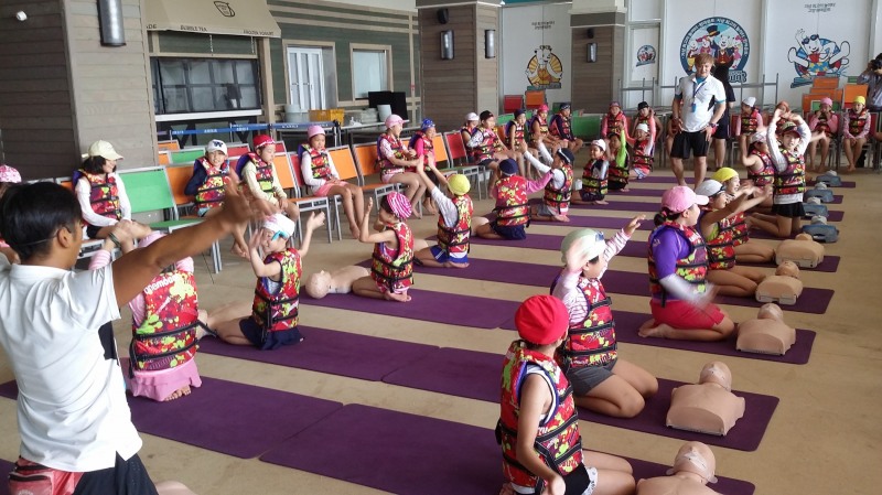 생존 수영교육 현장