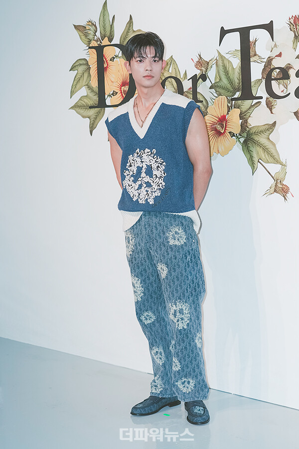 로몬,포토월행사