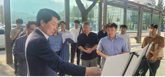 사진=김민철 의원실 (20일 김민철 의원은 도봉산역환승센터 이용 환경 점검 현장 간담회를 갖고 있다. 2023.7.20)