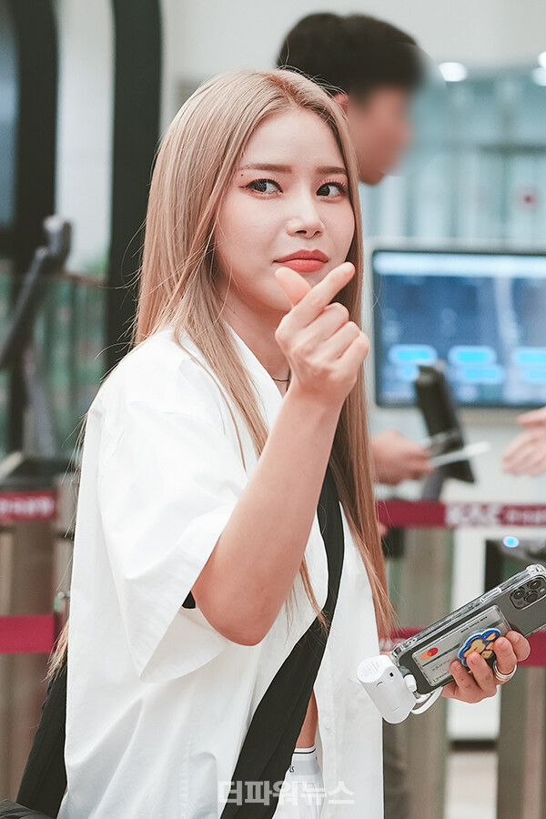 마마무플러스솔라,김포국제공항출국