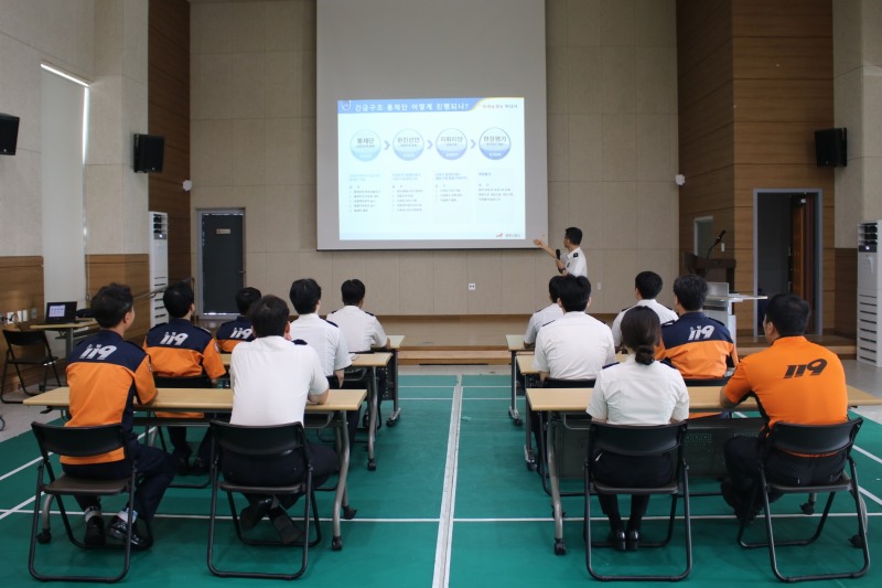 인사이동에 따라 편성된 긴급구조통제단 운영요원들에 대한 특별교육모습.(사진제공=부산소방재난본부)