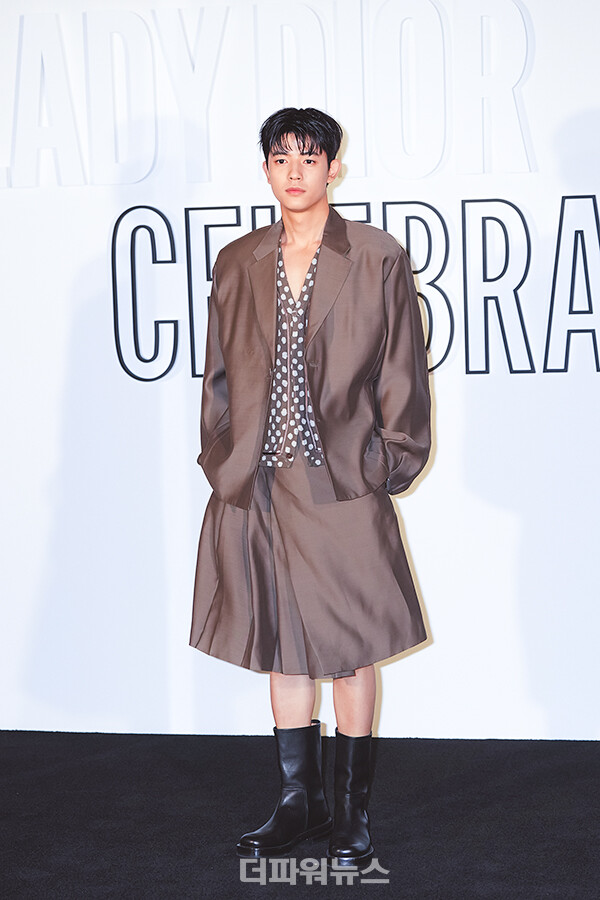 로몬,포토월행사