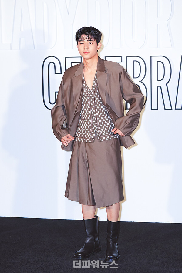 로몬,포토월행사