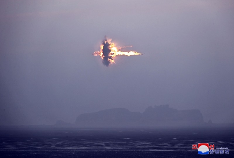 북한은 지난 2일 새벽 장거리 전략순항미사일을 발사하며 전술핵공격 가상발사훈련을 진행했다고 3일 밝혔다. 사진=연합뉴스