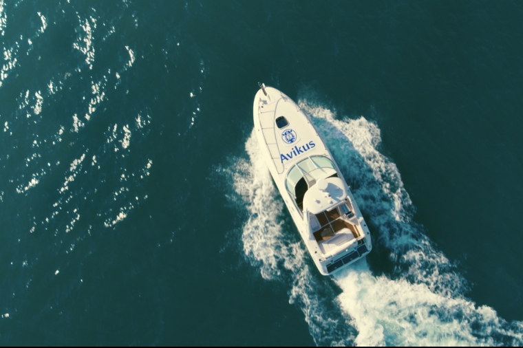 아비커스의 자율운항스시템이 설치된 레저용 보트. 사진=HD현대